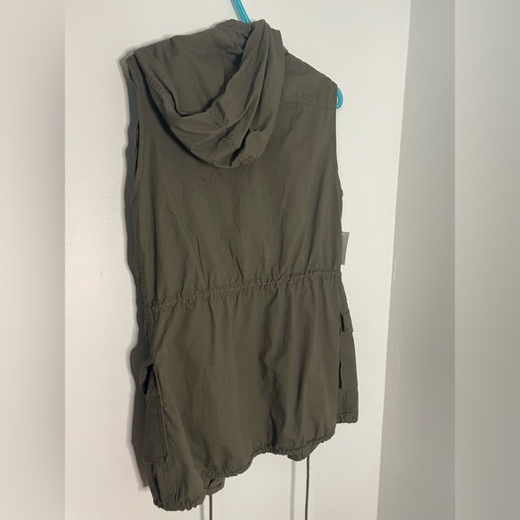 NWT Military Style Vest - Picture 2 of 3